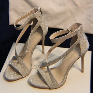 NWB/B Imagine Vince Camuto Gold Heels Size 7M